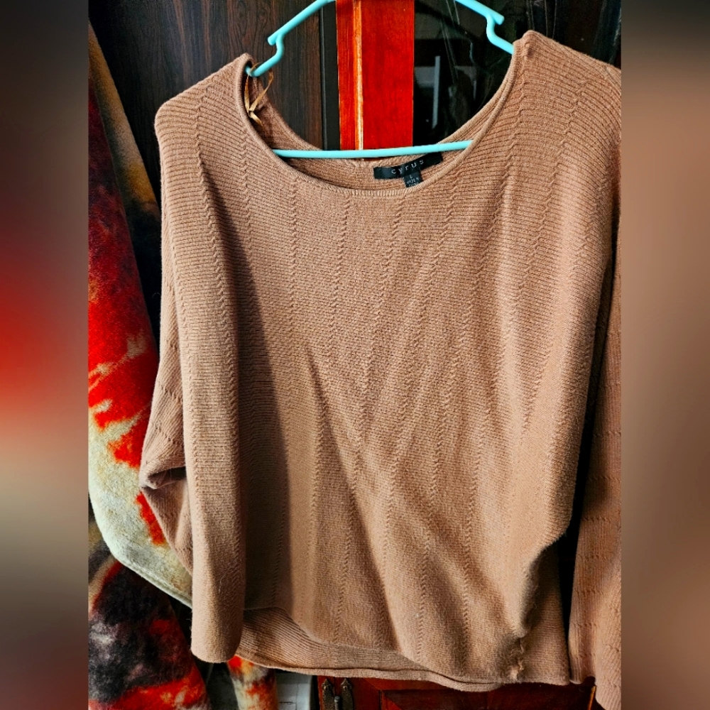Cyrus Woman's Sweater size Large